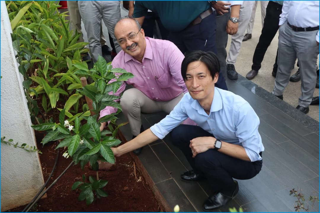Tree plantation activity by HORIBA team